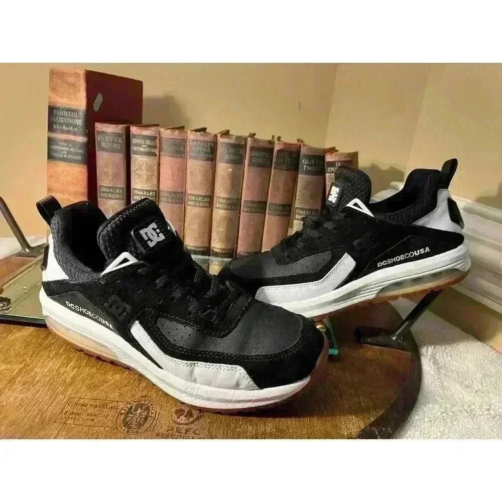 DC Vandium SE ADYS200067 Mens Black Suede Low Top Lace Up Skate Sneakers Shoes